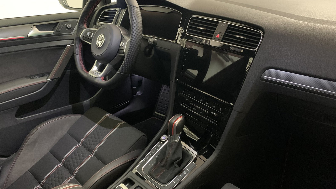 65EFAC70-FFE8-457F-957A-8330EEDD5769