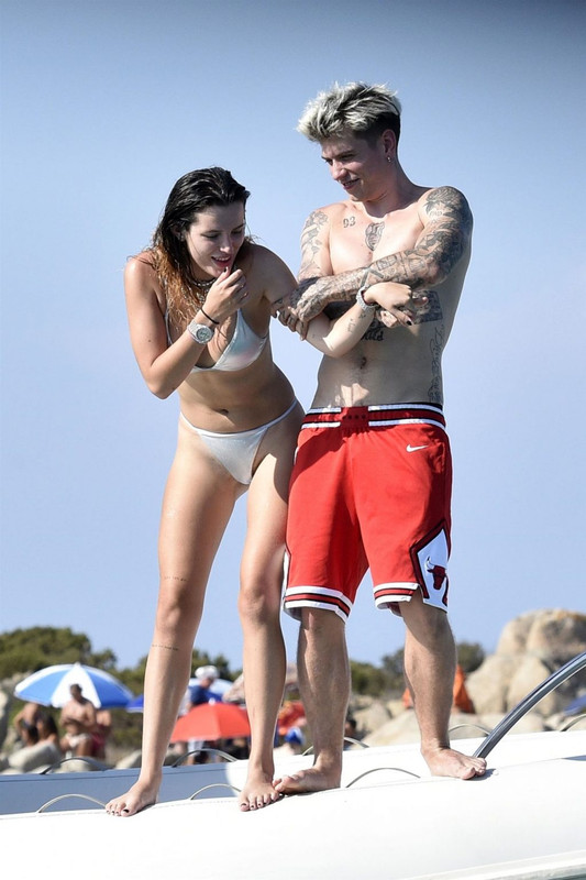 Bella-Thorne-CelebsView.Com-1-5-1024x1538 (11)