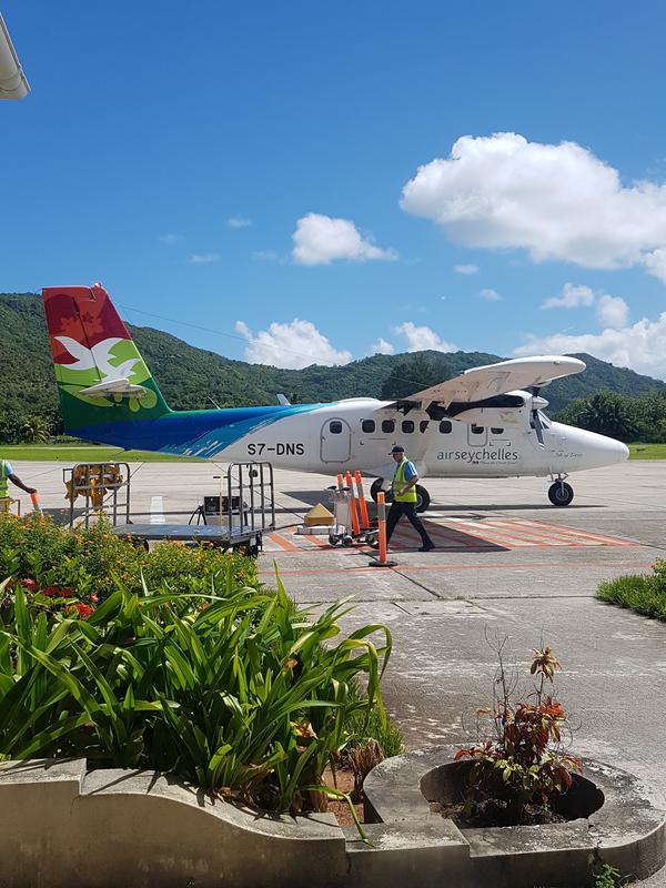 Seychelles-2ª parte de nuestra luna de miel. Se puede pedir más? - Blogs de Seychelles - DÍA 10:  LA DIGUE – BARCELONA (4)
