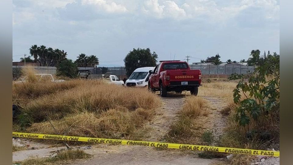 Encuentran cadáver semienterrado en medio de un predio baldío en Guanajuato