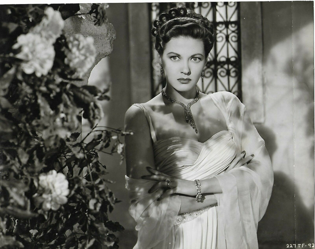 Yvonne_De_Carlo_c96