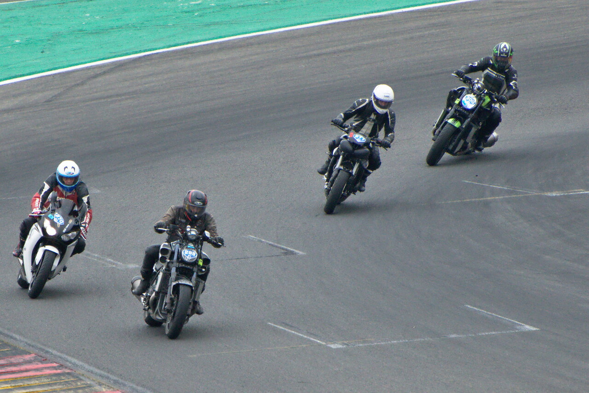 Une journée de roulage à SPA FRANCORCHAMPS - Page 2 R-DSC2824