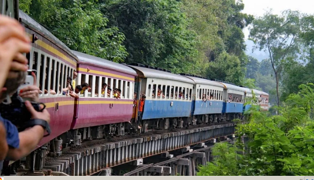 Turista cae de un tren y muere por intentar tomarse una selfi