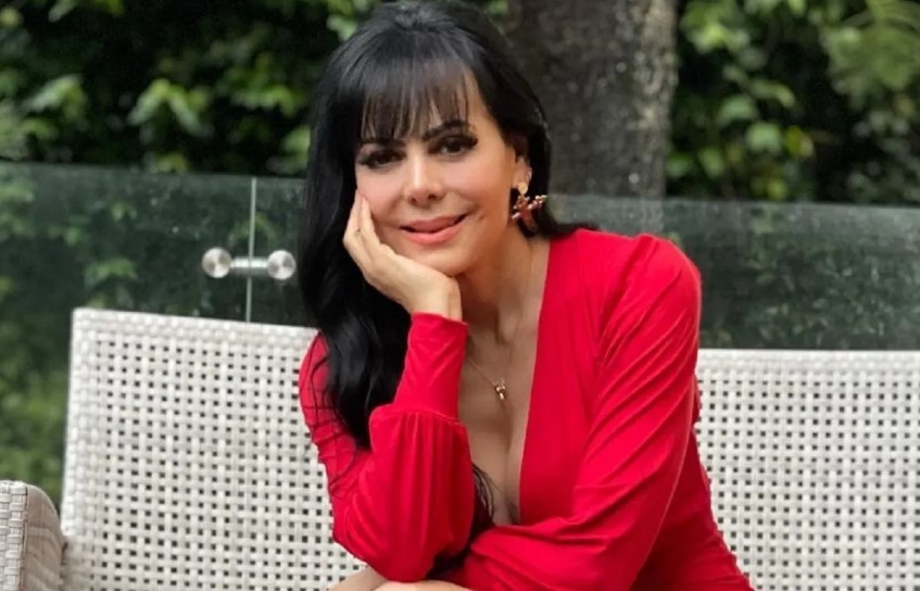 Maribel Guardia presume su figura con un impactante body color rosa