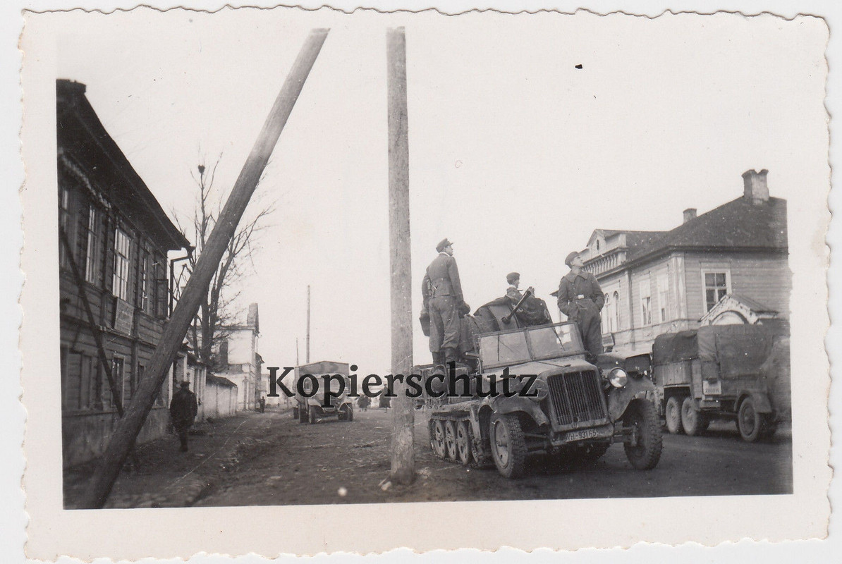 Foto Wehrmacht Panzerjäger Soldat Halbkette Flak-Geschütz Lkw Op