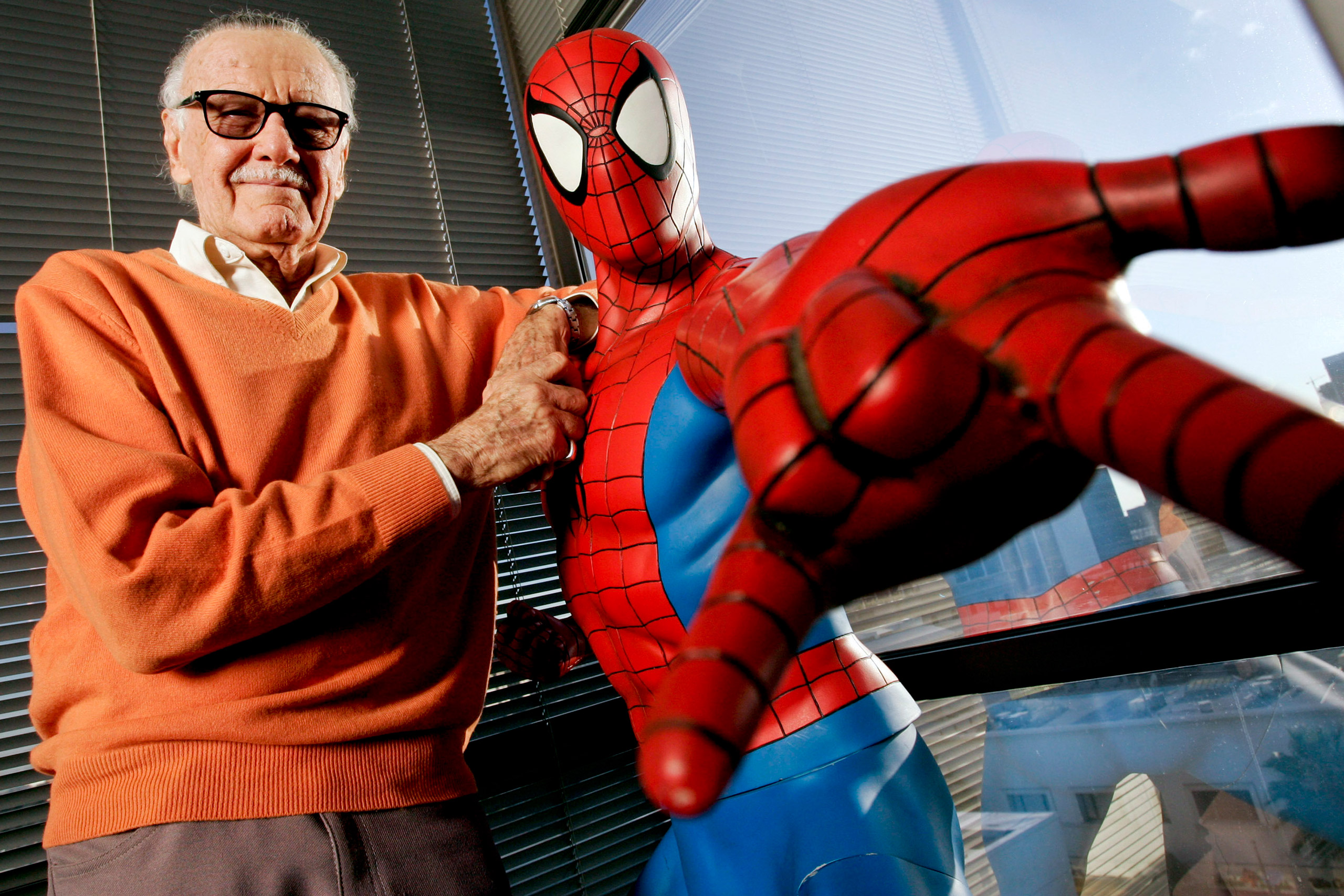 Maschera Spiderman con firma digitale di Stan Lee - CharityStars
