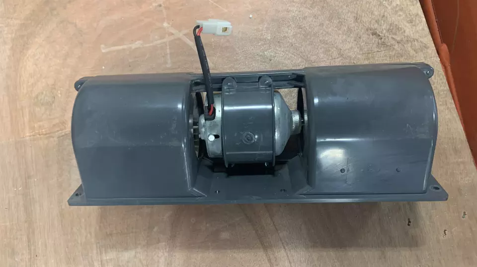 New A/C Universal Blower Motor - 2 Vents - 12V - Picture 3 of 7