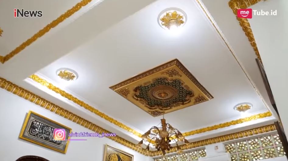 Langit-langit rumah Mamah Dedeh