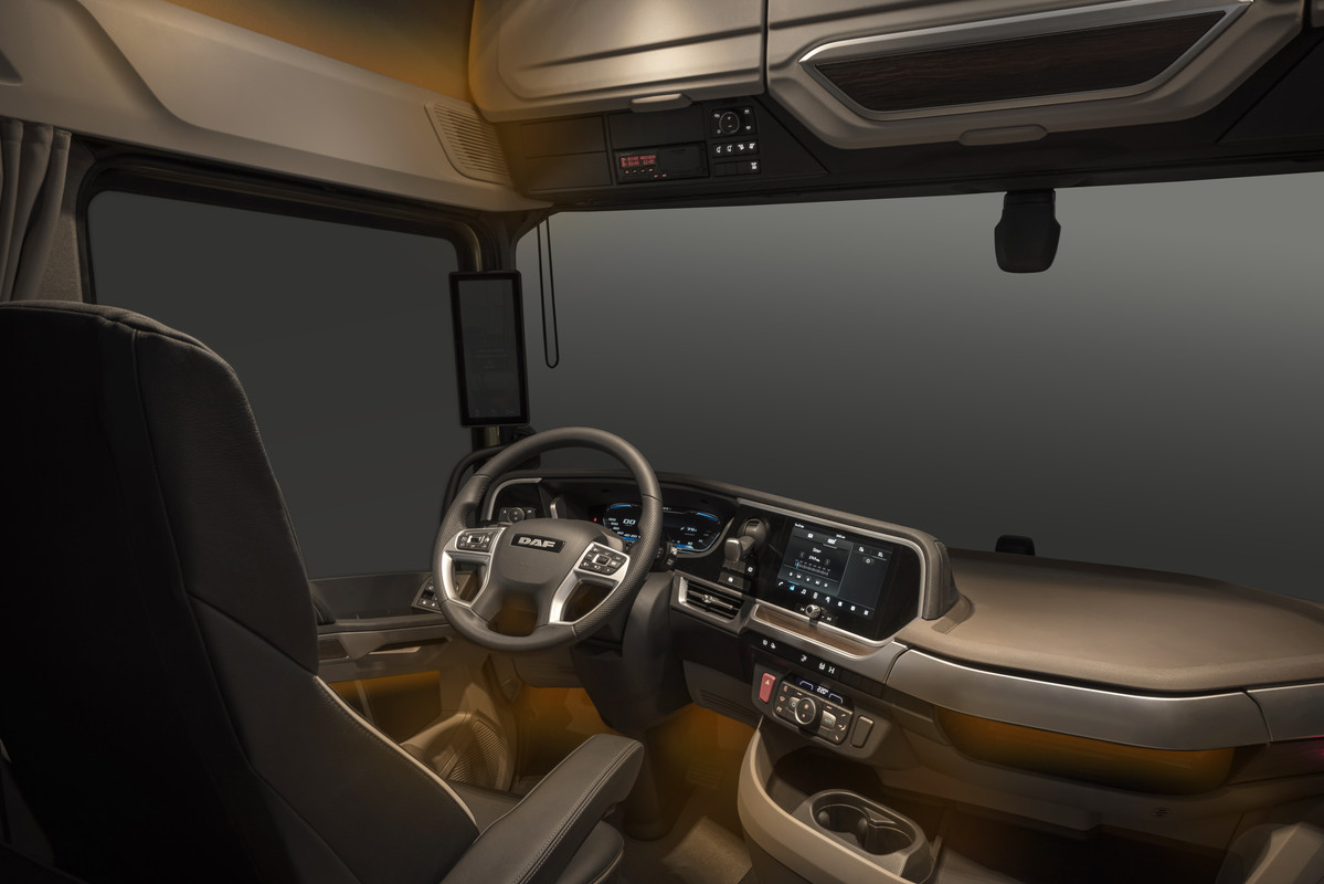Ambiant-lights-for-homely-feeling-in-New-Generation-DAF-trucks.jpg