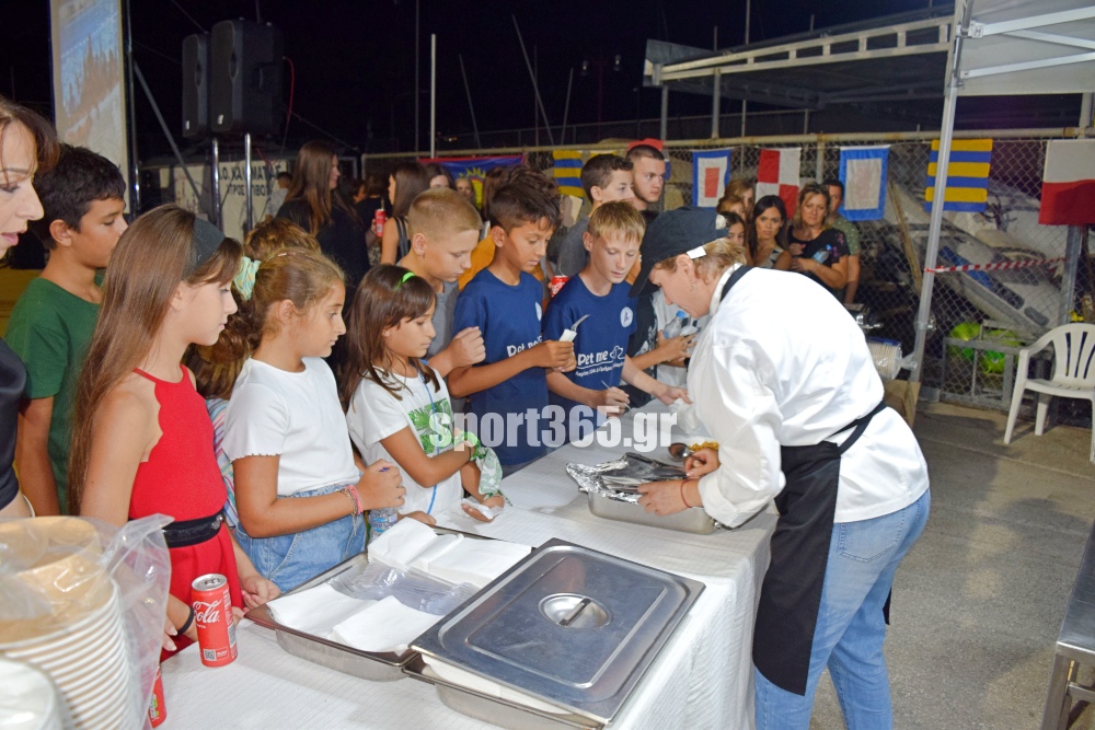 , 100 &Chi;&rho;ό&nu;&iota;&alpha; &Alpha;&theta;&lambda;&eta;&tau;&iota;&kappa;ή&sigmaf; &Pi;&rho;&omicron;&sigma;&phi;&omicron;&rho;ά&sigmaf;: &Omicron; &Nu;&alpha;&upsilon;&tau;&iota;&kappa;ό&sigmaf; Ό&mu;&iota;&lambda;&omicron;&sigmaf; &Kappa;&alpha;&lambda;&alpha;&mu;ά&tau;&alpha;&sigmaf; “&Omicron; &Pi;&omicron;&sigma;&epsilon;&iota;&delta;ώ&nu;” &gamma;&iota;ό&rho;&tau;&alpha;&sigma;&epsilon; &mu;&epsilon; &lambda;&alpha;&mu;&pi;&rho;ό&tau;&eta;&tau;&alpha; (&Epsilon;&iota;&kappa;ό&nu;&epsilon;&sigmaf; & &beta;ί&nu;&tau;&epsilon;&omicron;)