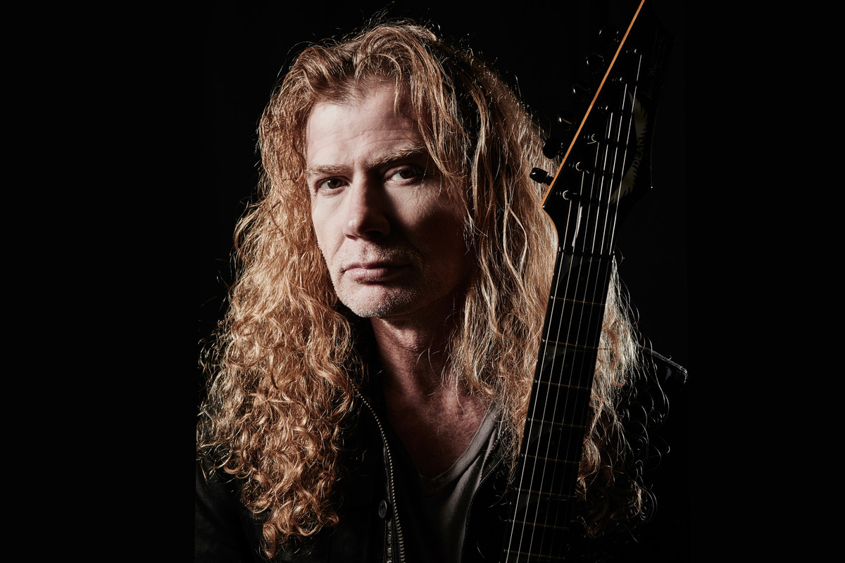 The 61-yaşında 183 cm uzunluğunda Dave Mustaine tarihli 2023