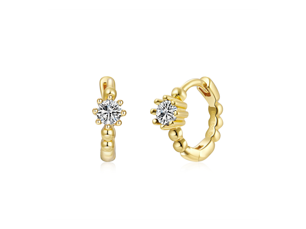 Minimalist earrings with an eye-catcher, those are the Abby earrings! Pair these huggies with our Ruby and Zirconia heart earrings for an amazing ear party!