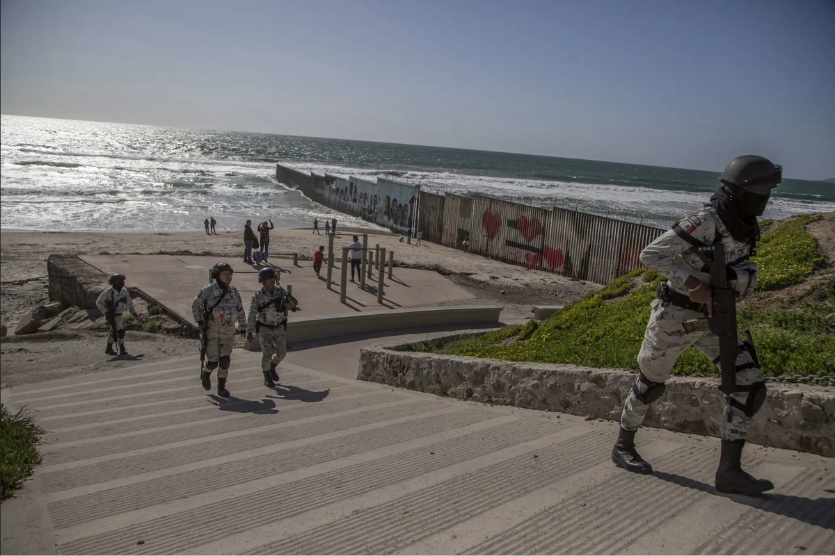 Incrementa AMLO presencia militar en la frontera con EU