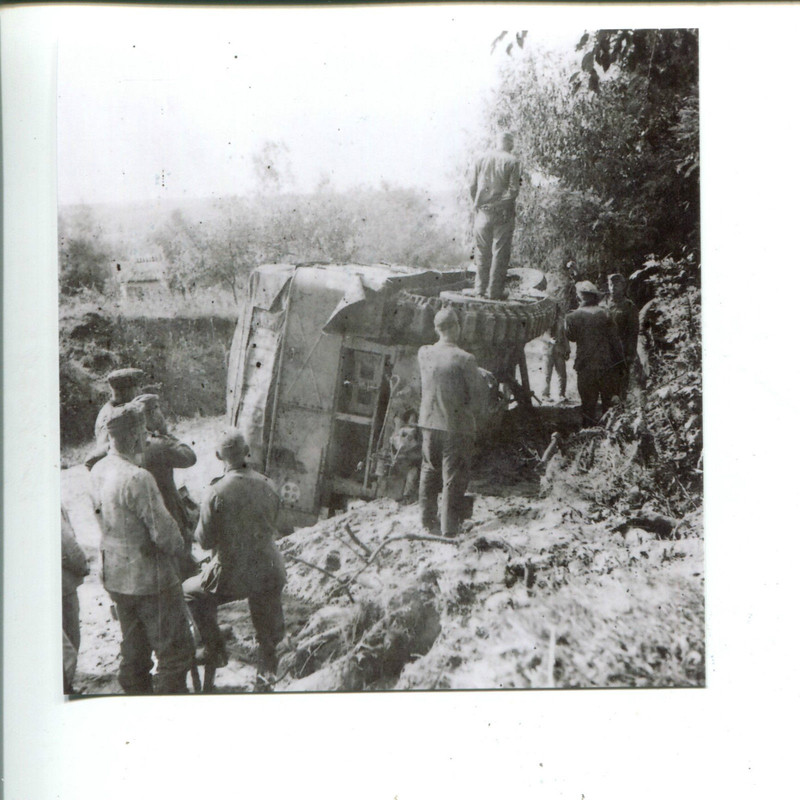 umgestürzte Halbkette SdKfz Wehrmacht