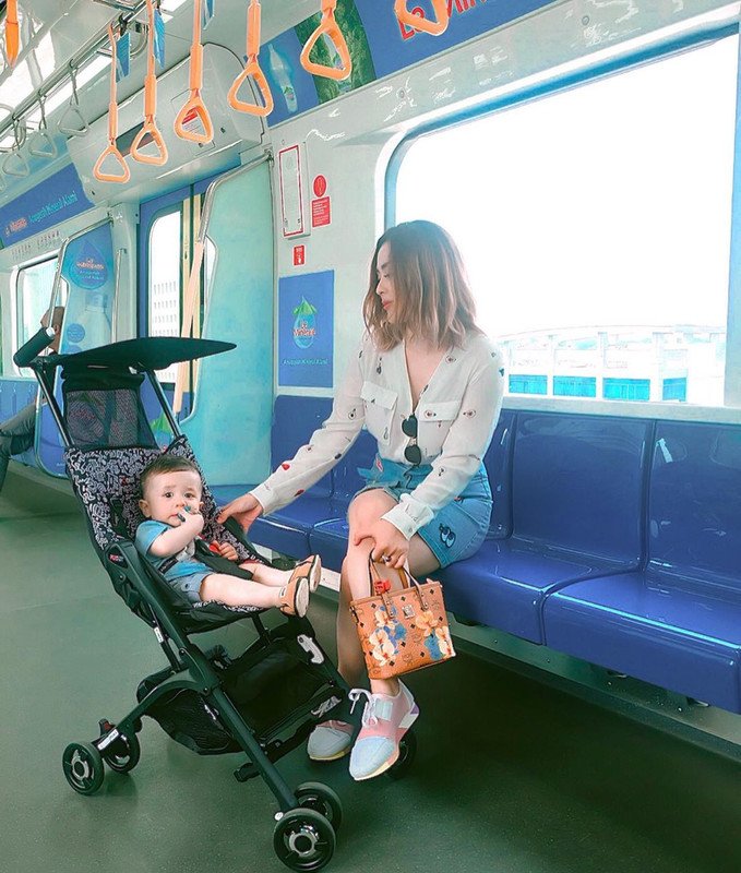 Gaya 8 seleb Tanah Air saat jajal MRT Jakarta, simpel hingga cetar
