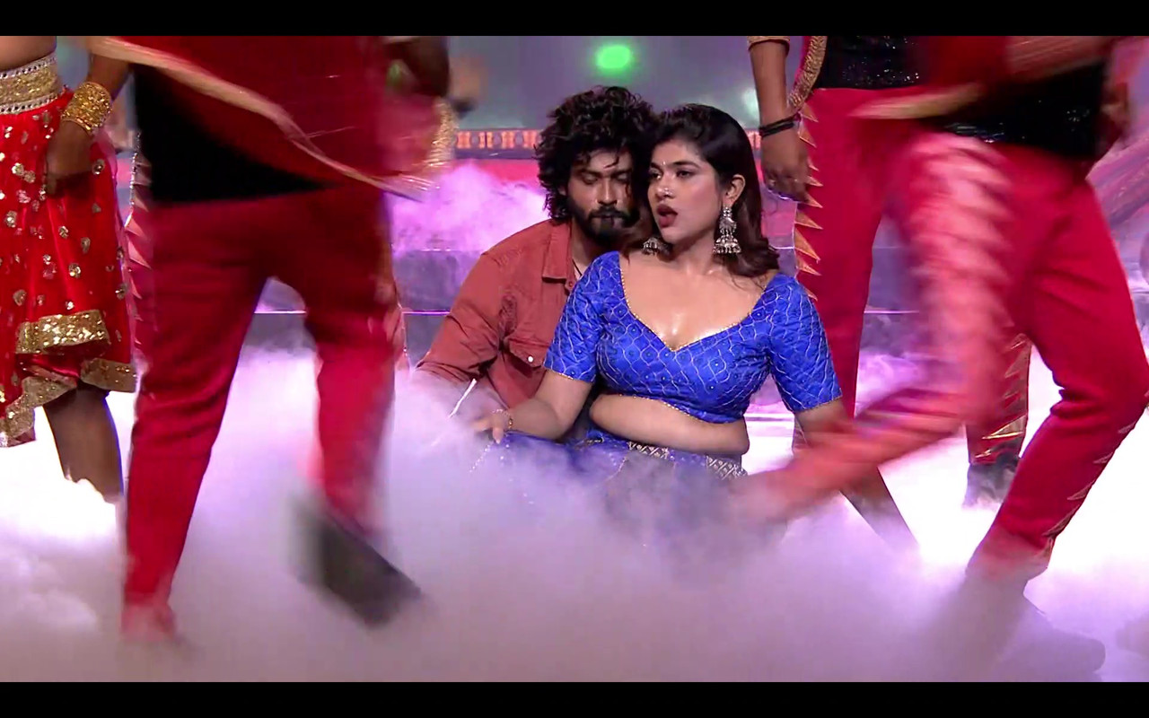 Rithu Chowdary without saree