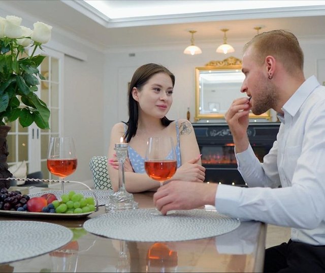 Fucks On First Date With Creampie 5