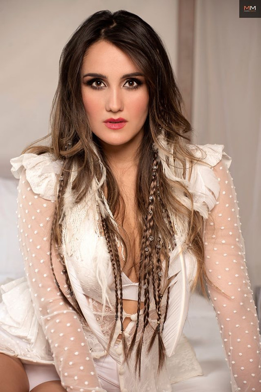 dulce-maria-mario-macin-2019-marie-claire-010.jpg