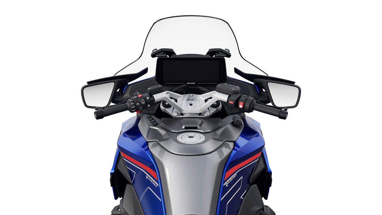 P90596294_highRes_the-new-bmw-r-1300-r