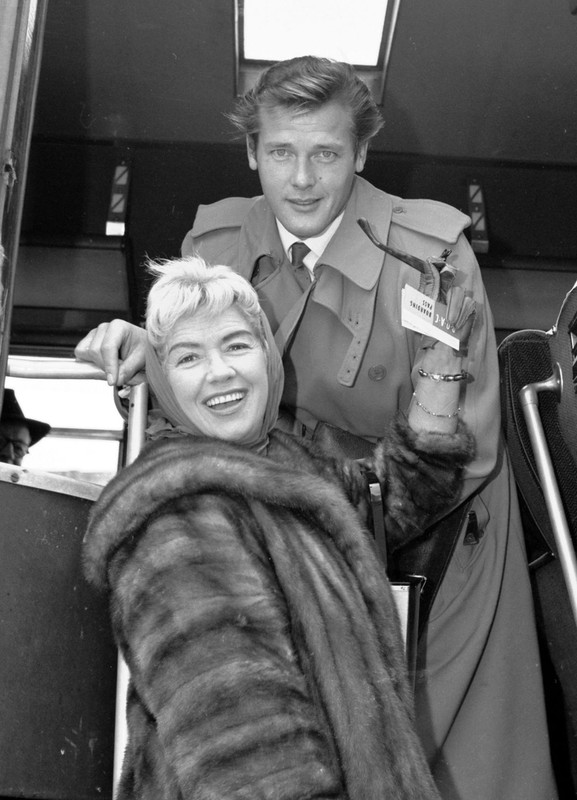 roger_moore_b56