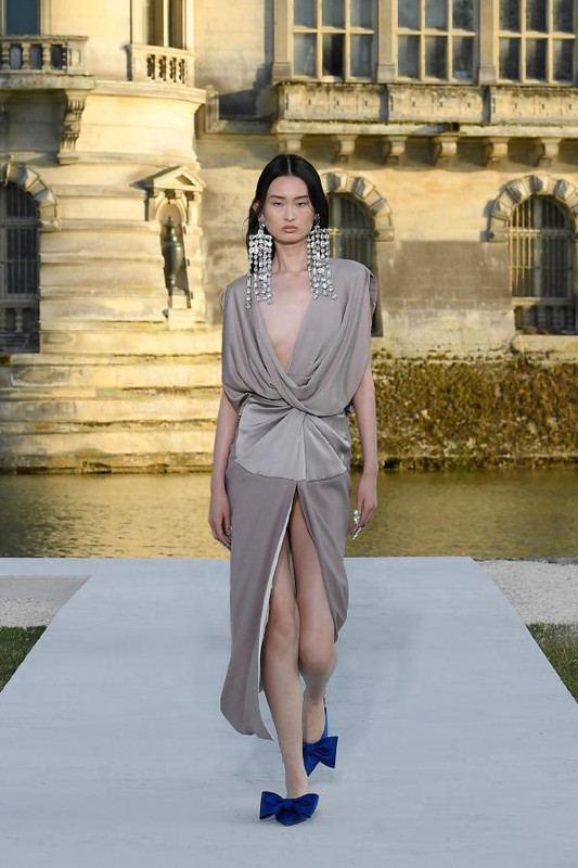 Valentino, la sfilata Haute Couture FW23/24 Un Chateau Valentino, la sfilata Haute Couture FW23/24 Un Chateau
