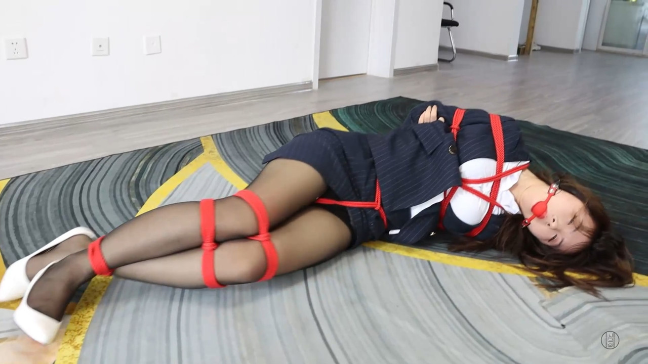 得意客 清清西装套裙捆绑挣扎.mp4_20220607_085104.817