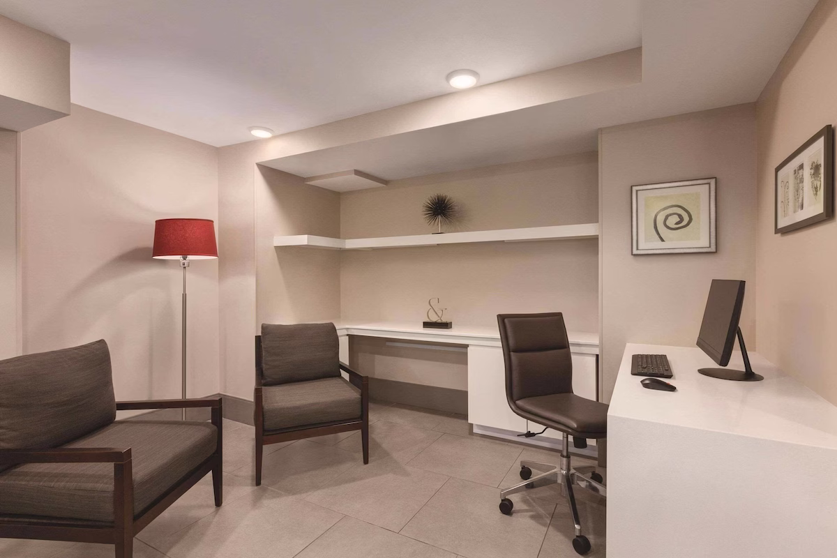 Country Inn and Suites breakfast area