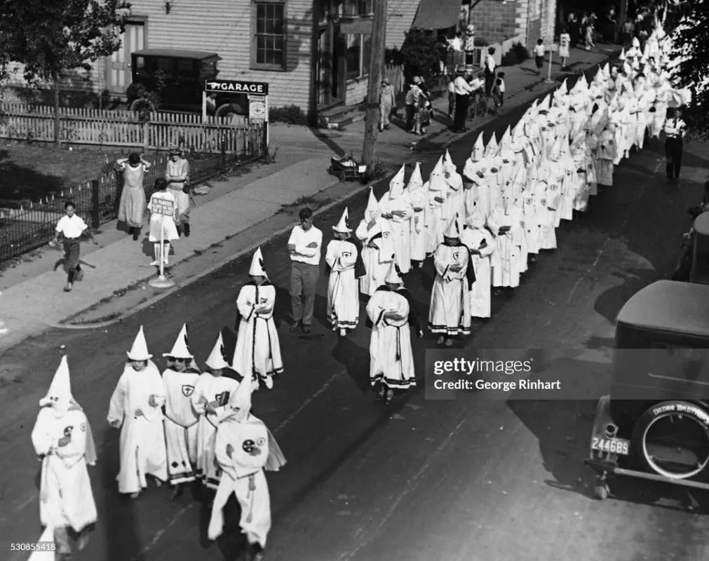 august-9th-1924-the-womens-division-in-the-cortege-passing-v0-em7ar7xtamhd1