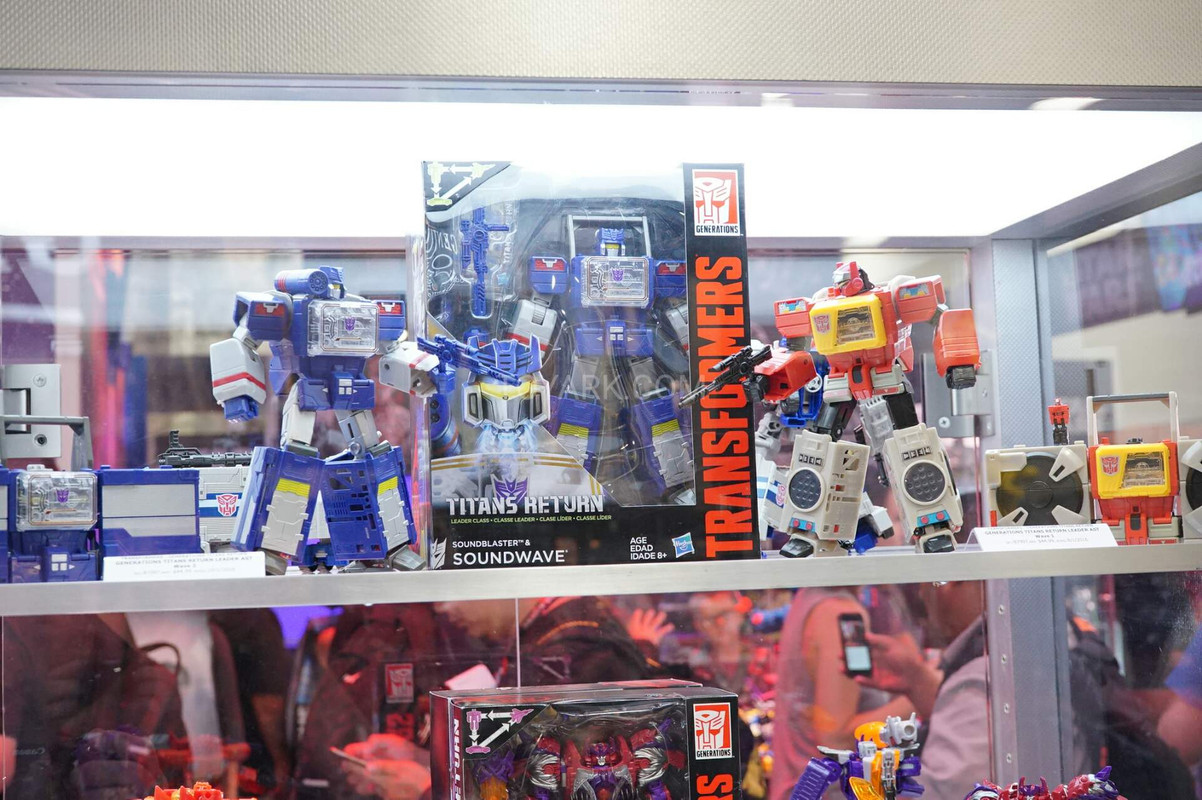 SDCC2016-Transformers-Titans-Return-011