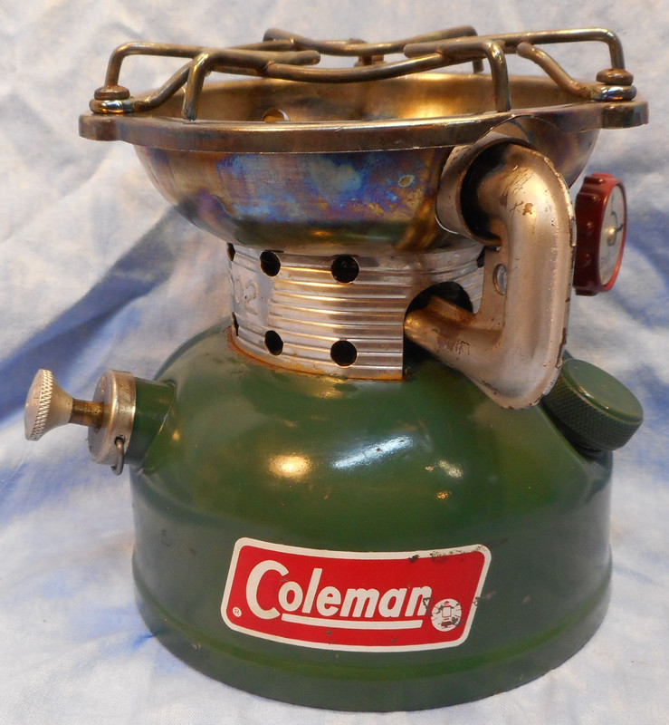 COLEMAN LANTERN & STOVE CO. MODEL 502 SPORTSTER SINGLE BURNER STOVE