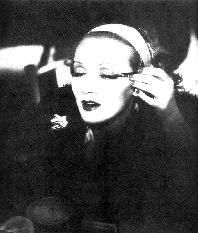 Marlene_Dietrich_b71