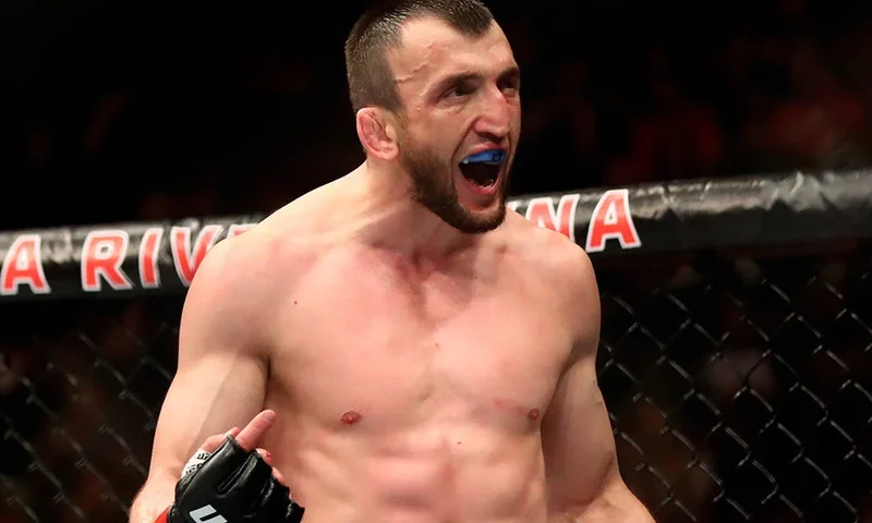 Сонг Кенан срещу Муслим Салихов на UFC Fight Night 248