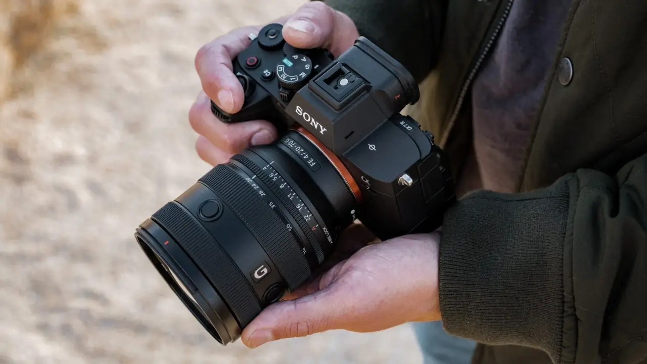 sony-fe-20-70mm-f4-g.webp