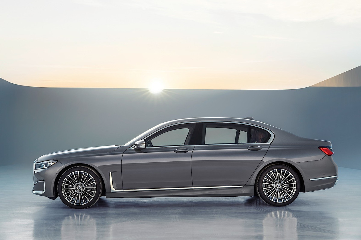 2020 BMW 7 Series (28)