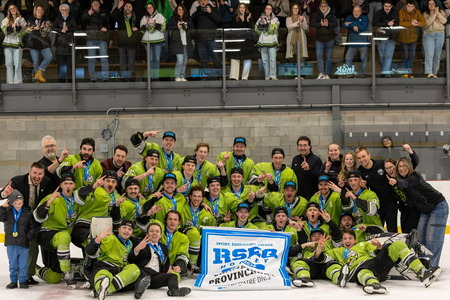 2025-26-UQAC-Inuk-Championship-Team-Photo-450x300.jpg