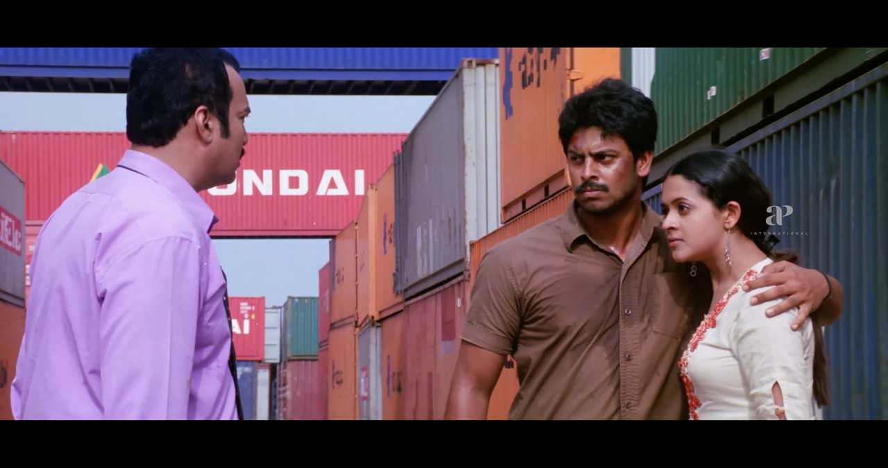 Bhavana - Kizhakku Kadalkarai Salai - In the end Love triumphs 4k.00_00_22_12.Still006