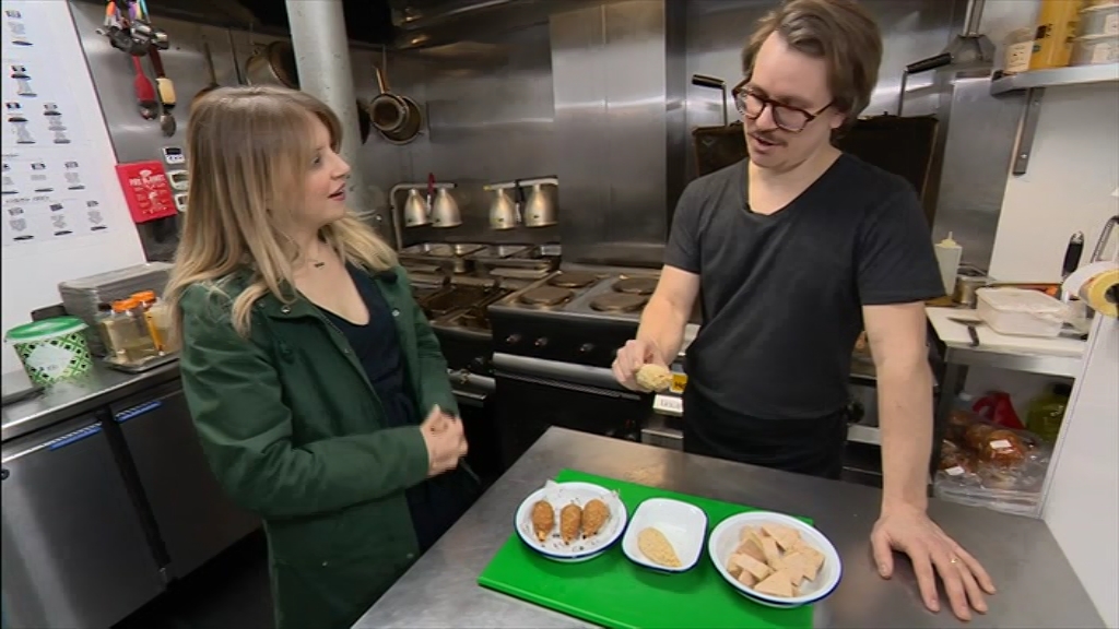 BBC London News_20220224_19001925.ts_snapshot_22.13.611