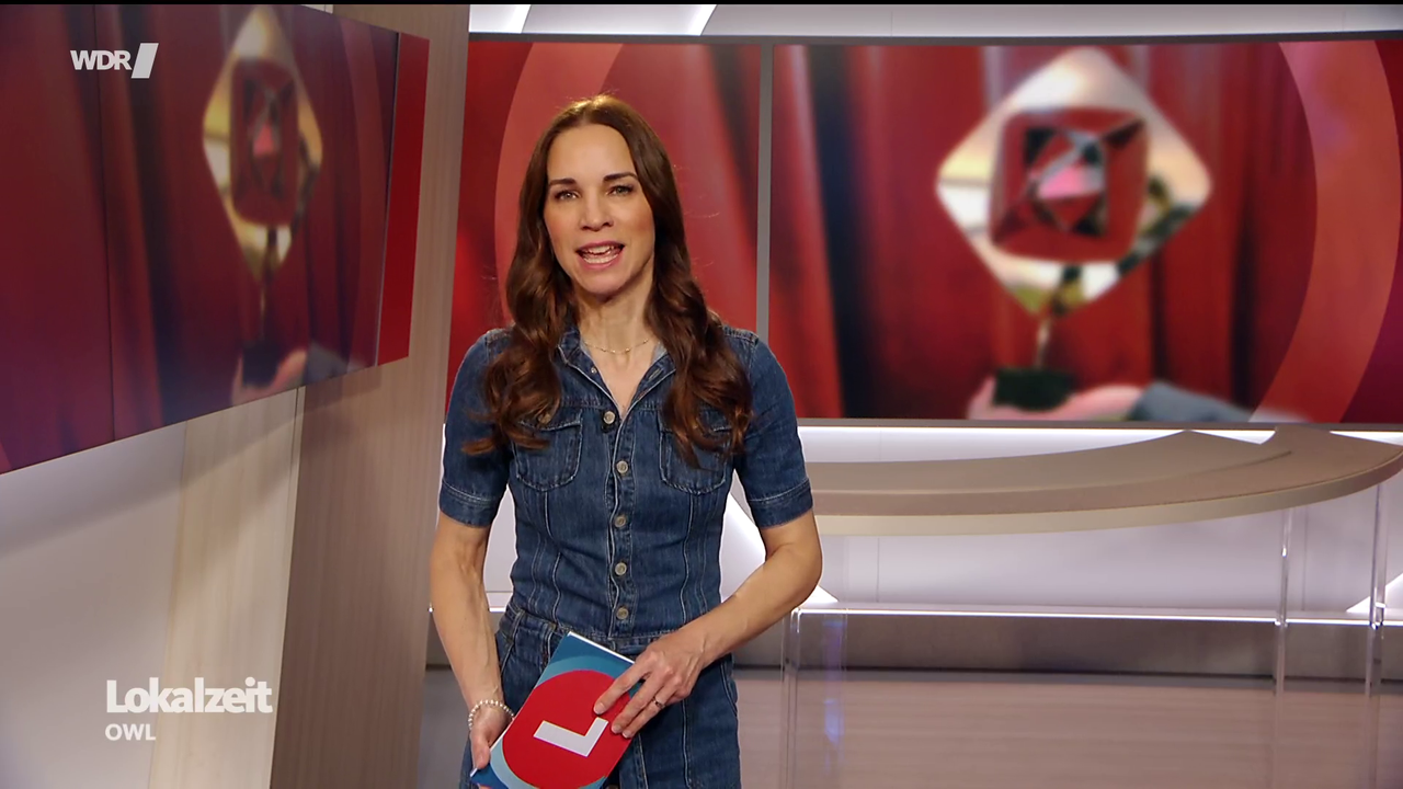 Kristina Sterz WDR Lokalzeit OWL 24 04 2026 90X Caps 79