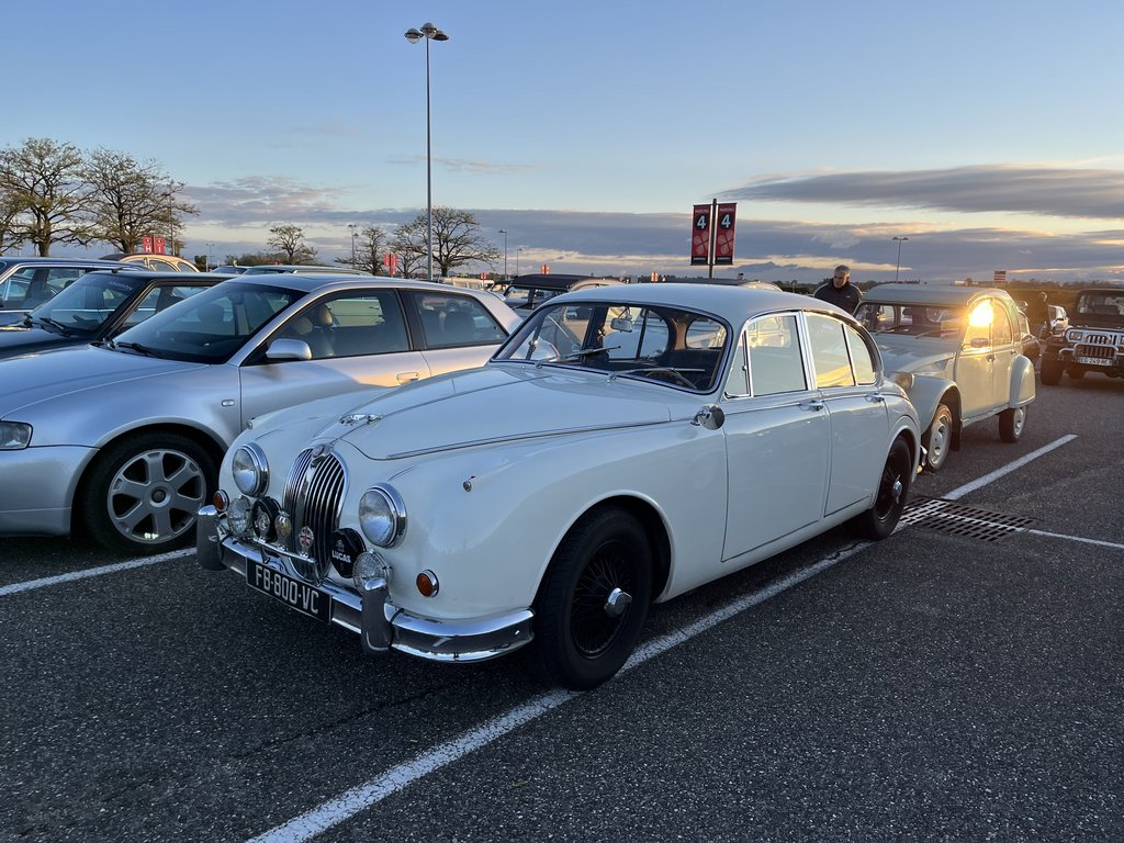 [Image: Jaguar-MK2-3-8-7.jpg]