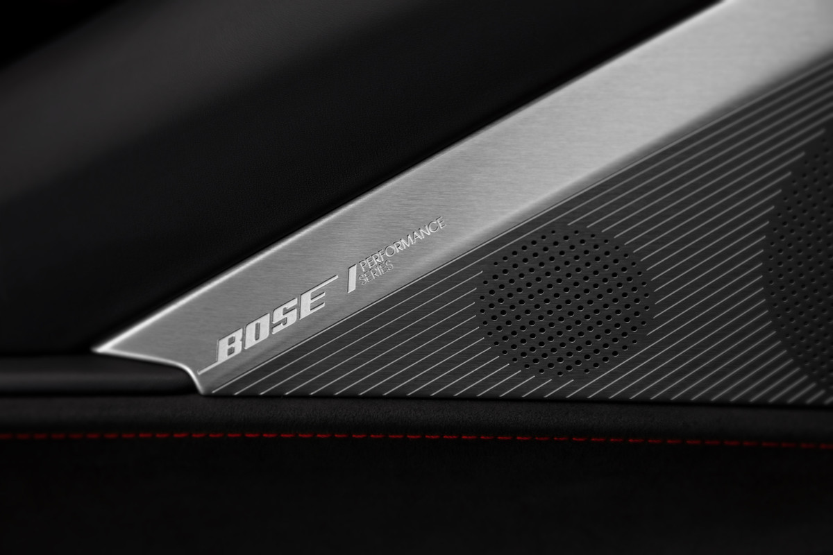2020-Chevrolet-Corvette-Stingray-019