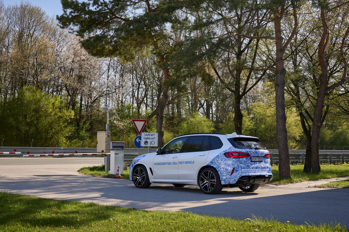 P90424572_highRes_road-testing-bmw-i-h
