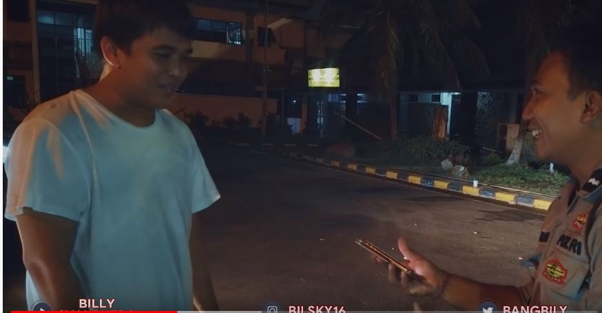 Billy Syahputra dan polisi di Pelabuhan Gilimanuk