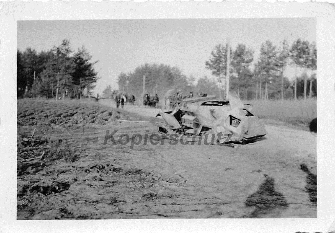 Zerstörte Deutsche Panzerwagen bei Radom Polen