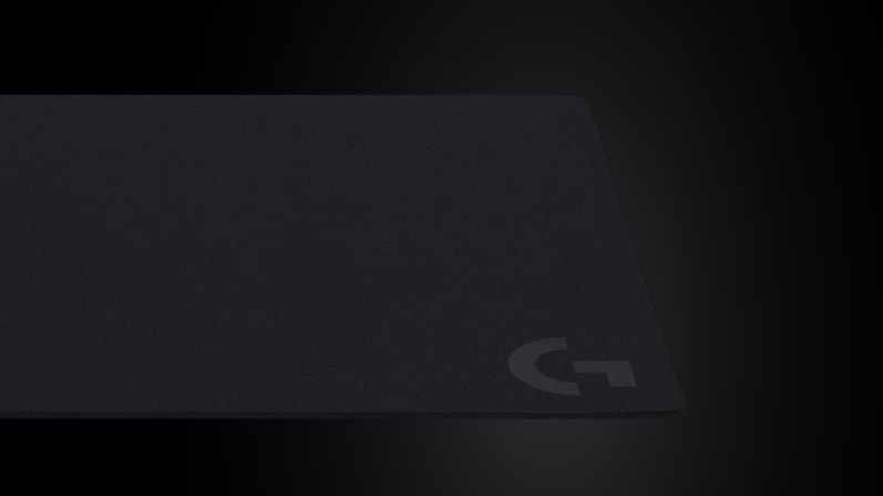 Mouse Pad Gaming Logitech G640 Large Cloth Black en un entorno de juego.
