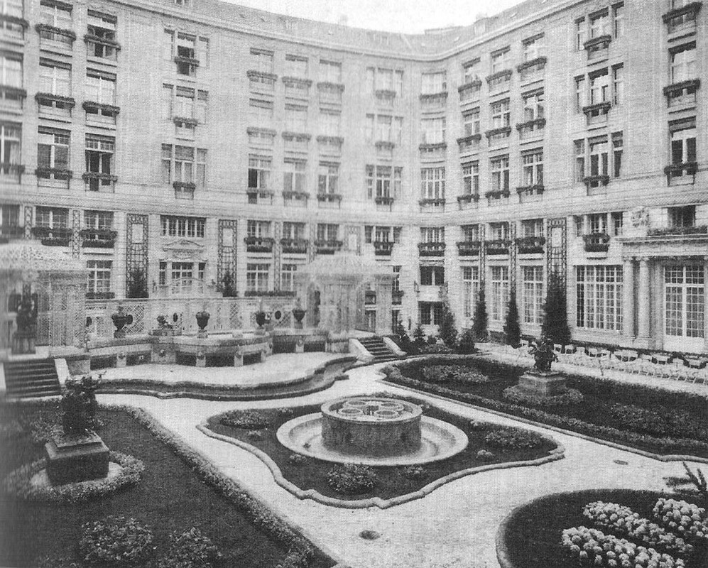 Hotel-Esplanade-Berlin-Innenhof