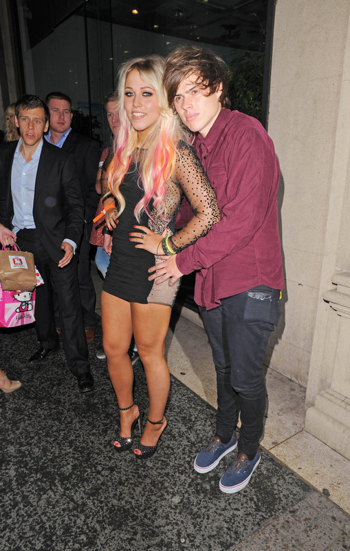 Amelia-Lily-Oliver-Feet-824376
