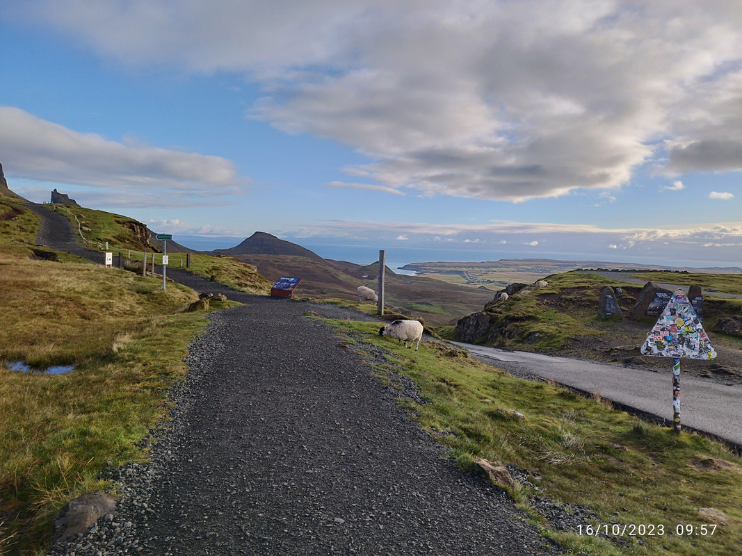 Edimburgo - Highlands - Isla de Skye (8 días) - Blogs de Reino Unido - Día 5 - The Quiraing-Kilt Rock-Lealt Falls-Portree-Eilean Donan (205 kms.) (3)
