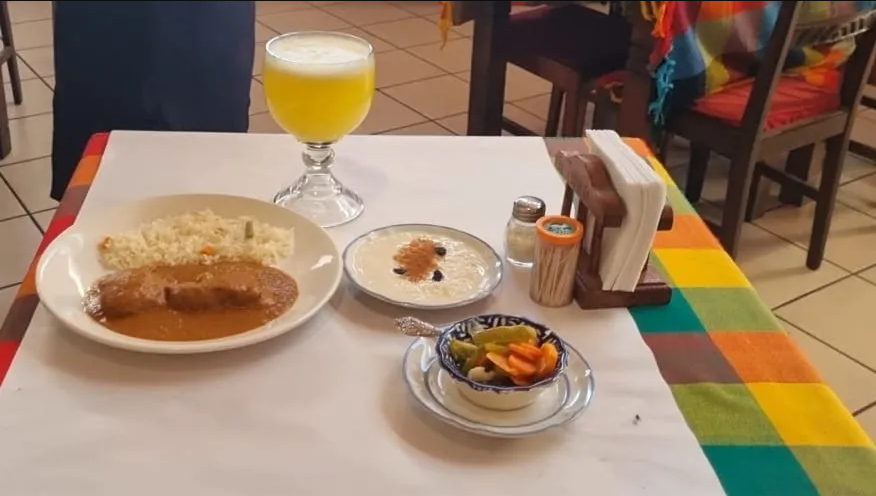 La mesa que espera a AMLO en Oaxaca