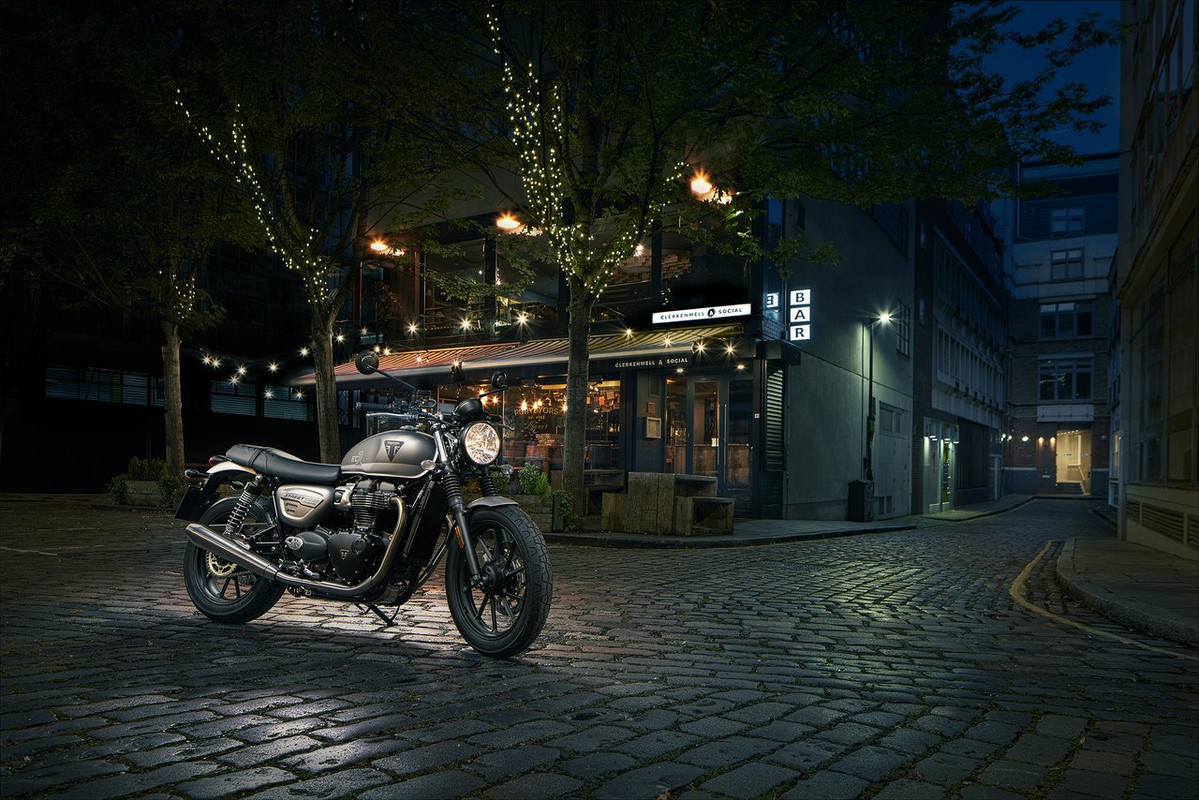 Спецвыпуск Triumph 2022: Street Twin EC1, Thruxton RS Ton Up, 221 Edition Rocket 3 R, Rocket 3 GT