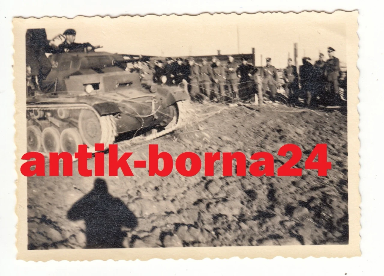 Foto Soldat Einmarsch Sudetenland Nikolsburg Mikulov Panzer Tank Sperren 174